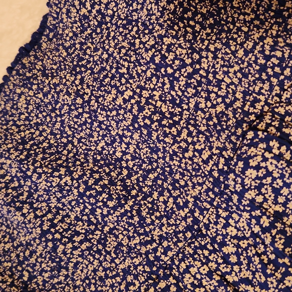 Free People Cropped Navy Floral Blouse Womans Size Medium - Picture 9 of 12